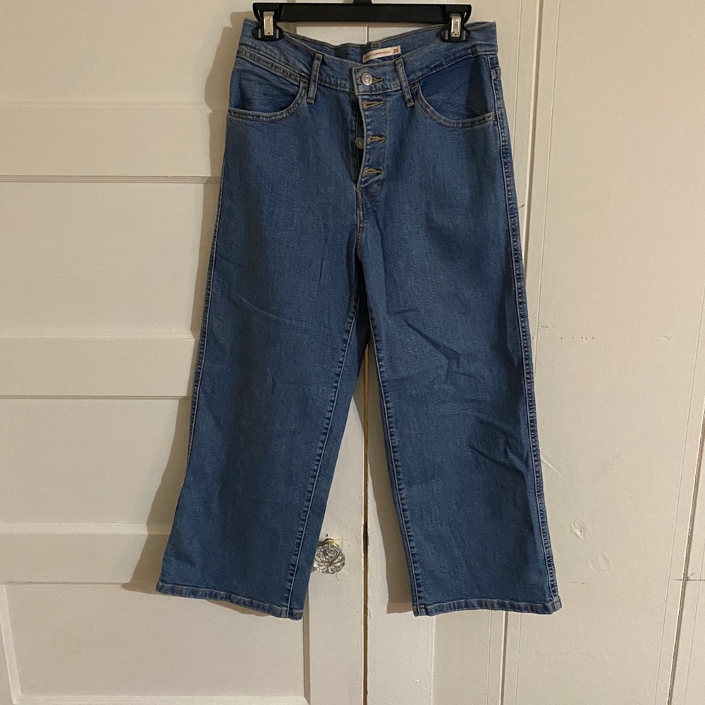 Levi's Wide leg jeans capris !!